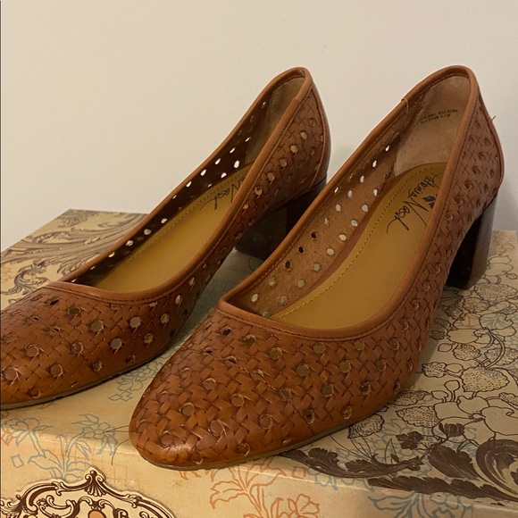 Patricia Nash Woven Leather Block Heel Pumps - Tan, minimal wear - Picture 3 of 7